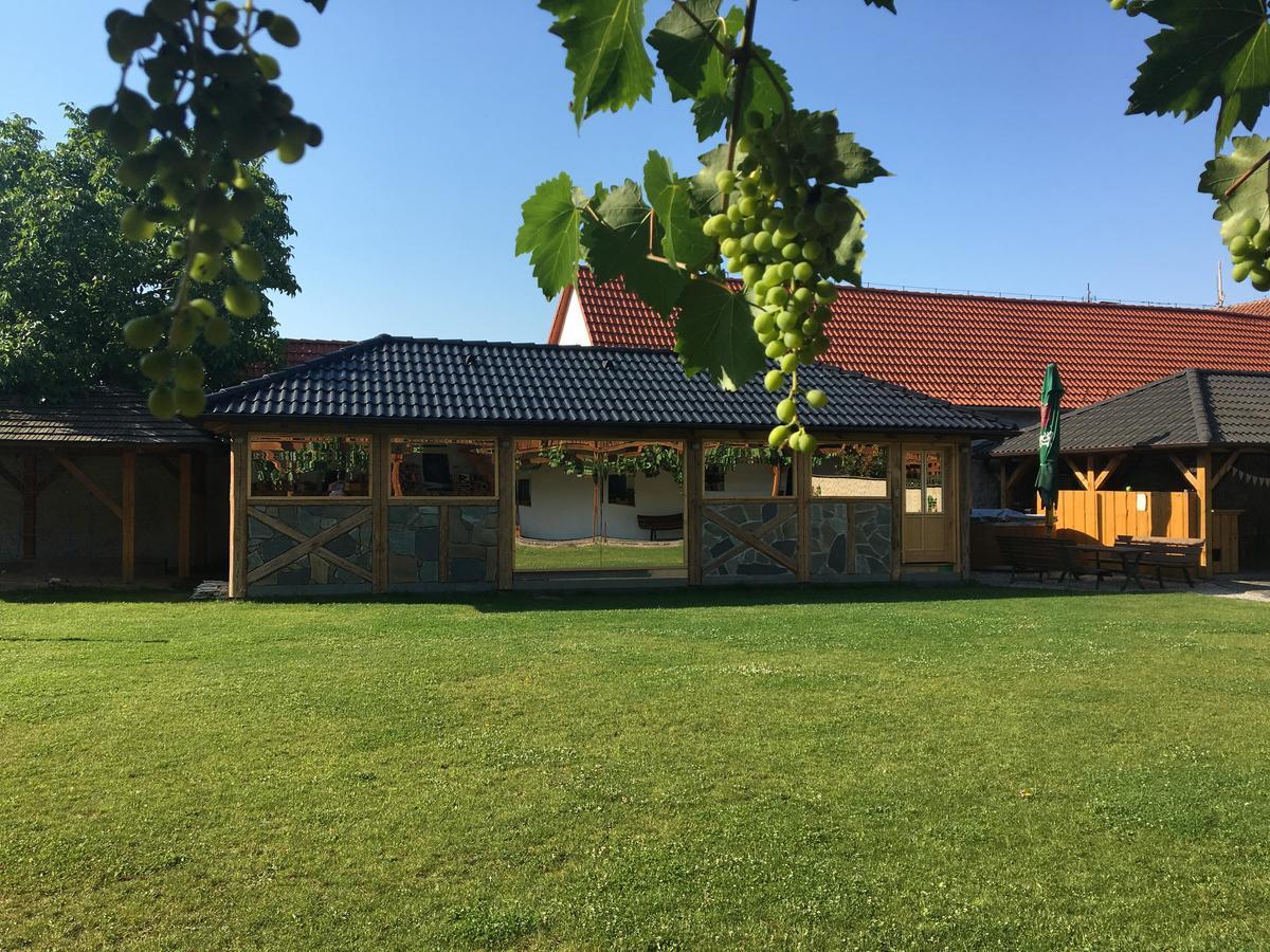 Statek 3 - Wellness & Spa Hotell Hluboká nad Vltavou Exteriör bild