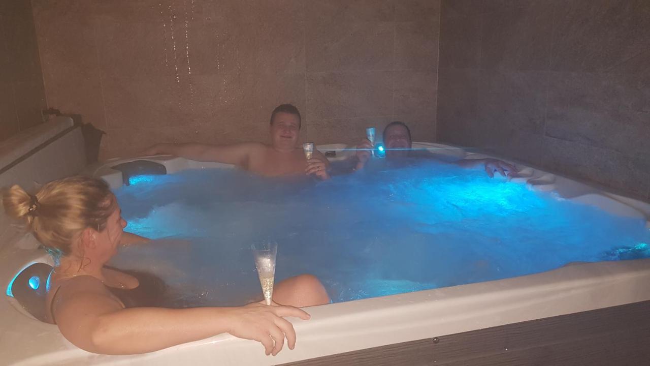Statek 3 - Wellness & Spa Hotell Hluboká nad Vltavou Exteriör bild